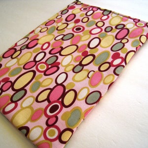 Bracelet à pois sur fond rose - Kindle Paperwhite, feu, Voyage, Kindle Fire HD Nook, Nook Color, flambeaux Ereader manche - rembourré et fermeture à glissière