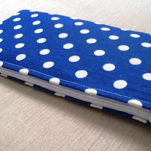 Polka Dots Bright on Bright Blue - Cartera de efectivo, embrague, bolsa de maquillaje Estuche grande con cremallera - Plano - Listo para enviar