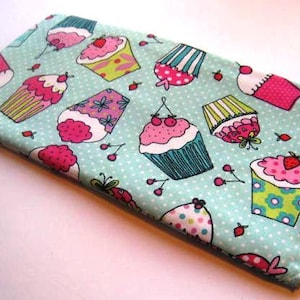 Cupcakes on Teal - Custodia per tastiera wireless Apple o Samsung Magic Keyboard 1, Tastiera 2, con tastierino numerico - Imbottita e chiusura con cerniera