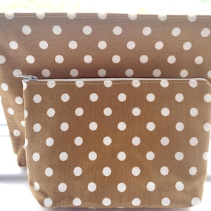 POLKA DOTS BEIGE - Zweiteiliges Reißverschlusstaschen-Set für Reisen, Schnüre, Schminktaschenset 2-teilig - Schwerer Stoff-Fleck- und wasserabweisend