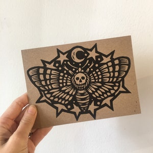 Tarjeta para cualquier ocasión: Polilla de la Calavera, 5x7, postal de cartón aglomerado con impresión tipográfica en linóleo