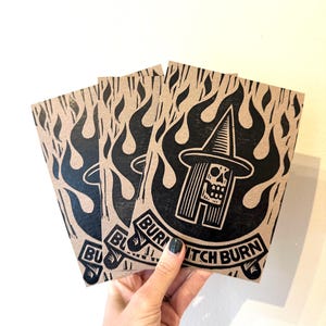 Carte postale impression typographie sorcière 5 x 7 - Burn Witch Burn - Halloween - Goth - Witchy Stuff