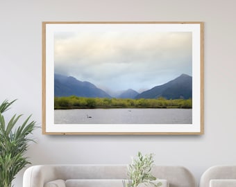 Misty Mountains Wand Kunst Druck, Neuseeland Reise Fotografie, Landschaft See, Bäume, Natur, moderne minimalistische Hauswanddekoration (ungerahmt)