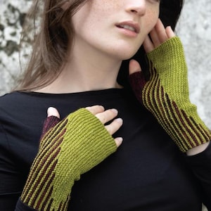 Magnificent PDF knitting pattern, lined gloves