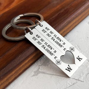 Porte-clés personnalisés avec date spéciale gravée, Cadeau d&#39;anniversaire pour couple, Ensemble de porte-clés coeur pour couple, Cadeau pour la Saint-Valentin, Porte-clés pour couple