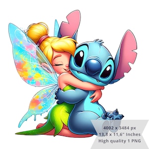 Może przedstawiać: Niebieska i fioletowa wróżka z żółtymi włosami i zieloną sukienką obejmuje niebieskiego bohatera Stitch z dużymi oczami. Wróżka ma tęczowe skrzydła z kolorowymi plamami farby.