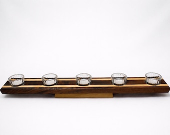 Centro de mesa minimalista para velas pequeñas: portavelas moderno de madera para la decoración de la mesa.