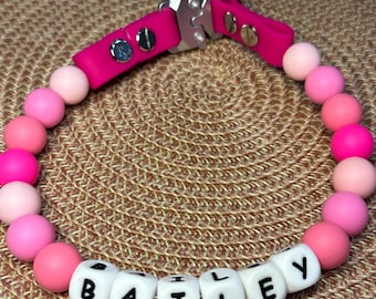 Collar de cuentas para perro: hecho a mano, impermeable, con diseño tribal y opción de nombre personalizado.