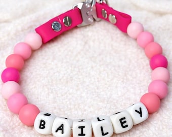 Collar para perro con nombre y cuentas, collar impermeable personalizado para mascotas, elegante accesorio para collar de perro.