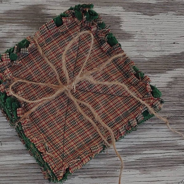 Rag Quilt Coasters, set of 4, Hunter Green Red Tan Tiny Houndstooth Homespun, Farmhouse Coasters, Primitive Decor