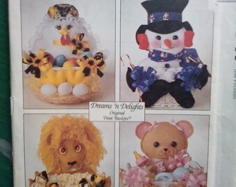 McCall's Crafts pattern 6662. Sweets for the Sweet gift baskets