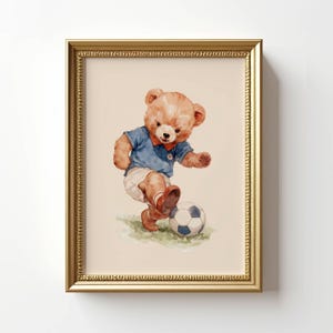 Vintage Teddybär Fußball Wandkunst, Aquarell Druck für Kinderzimmer Dekor, einzigartiges nostalgisches Geschenk für Fußball-Liebhaber und Kinderzimmer Spielzimmer