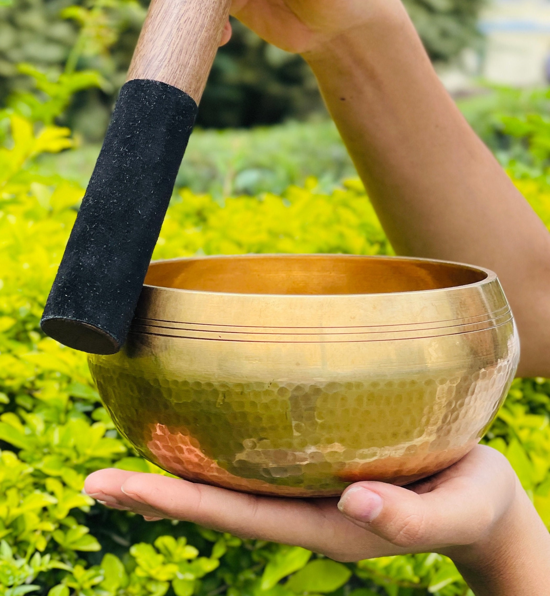 Bol Méditation Népalais Main Bol Chantant Tibétain 9.5x5cm - Martelé Main Népal - Set Méditation Avec Maillet Et Coussin - Cadeau Yoga Méditation Yoga