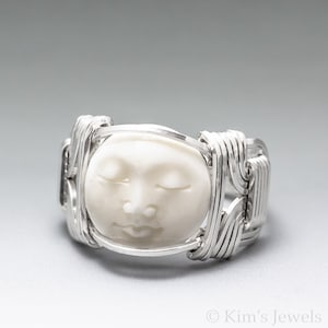 Anillo de alambre de plata esterlina con camafeo de luna y hueso tallado (bovino) - Hecho a pedido