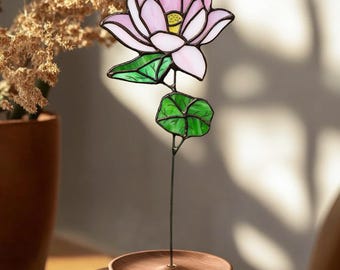 July Birth Flower Water Lily Stained Glass Stake, Handmade Floral Decor Symbolizing Peace & Enlightenment, Summer Gift for Birthday or Mom