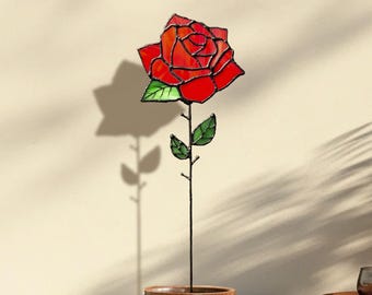 Rosa de junio, flor de nacimiento, en vitral, adorno floral hecho a mano – Regalo floral de amor y devoción – Decoración romántica de rosa roja para cumpleaños o para mamá