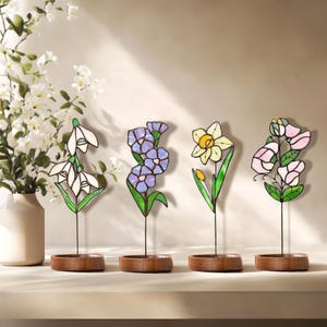 Stained Glass Birth Month Flower, Personalized Birthday Suncatcher, Unique Handmade Floral Decor for Women, Mom, Grandma, Flower Plant Stake