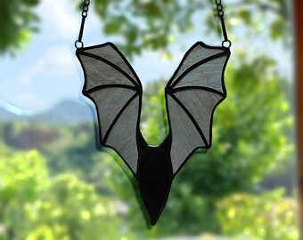 Halloween Bat Stained Glass Suncatcher – Handmade Gothic Window Decor, Spooky Bat Gift, Halloween Window Hanging Decoration