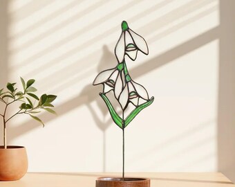 Estaca de vitral con forma de campanilla de invierno, decoración de jardín con la flor de nacimiento de enero, marcador de plantas de invierno hecho a mano, regalo floral para mamá o jardinero.
