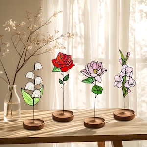Personalized Stained Glass Birth Flower – Handmade Mother’s Day Gift, Custom Floral Suncatcher for Mom & Grandma, Unique Garden Window Decor