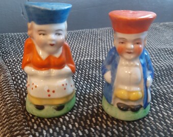 Saleros y pimenteros de porcelana del Japón ocupado