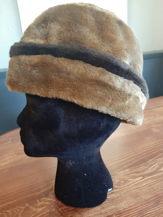 Mens or womans brown winter fur hat - image 2