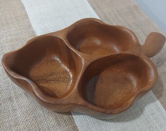 Bandeja para servir con hojas de madera de vaina de mono vintage.
