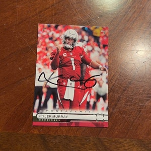 Cartão autografado por Kyler Murray Panini Chronicles Fotogênico Futebol Arizona Cardinals Cartão autografado à mão Sem COA