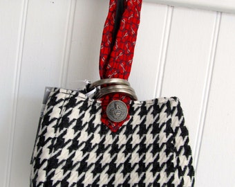 Black and White Houndstooth Wristlet