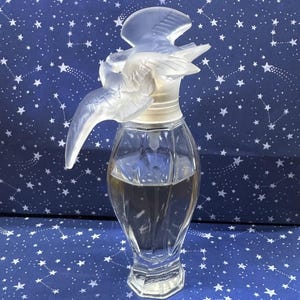Vintage Nina Ricci Lair du Temps Perfume – 1990s Dove Cap Bottle – 3/4 Full – Romantic & Classic