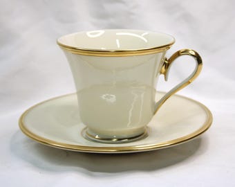 Lenox Eternal Footed Tasse und Untertassen-Set - Feines elfenbeinfarbenes Porzellan mit 24K Goldverzierung