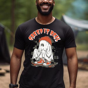 Cartoon Geist Skateboard T-Shirt: Halloween Streetwear T-Shirt