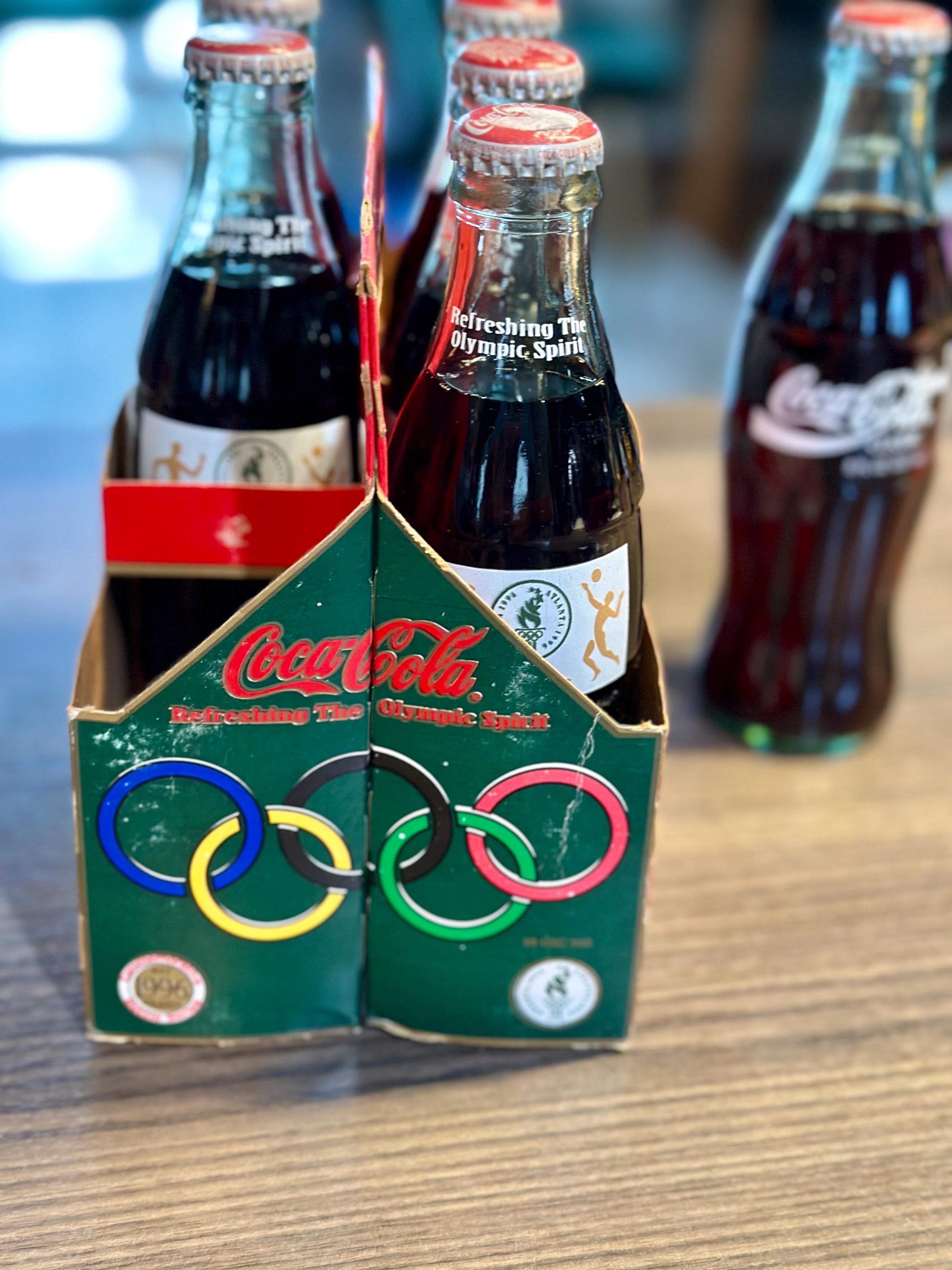 coca cola◇新型ジムニー2点セット◇キャメル、ステッチ白 Vintage 1996 Atlanta Olympics Coca-cola Six-pack, Salute to