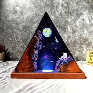 Galaxy space resin art lamp, astronaut resin night light, unique decoration, gift for Christmas, gift for him