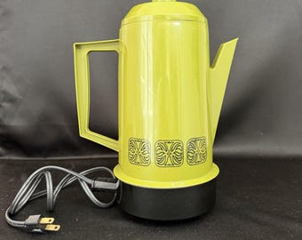 Cafetera eléctrica de percolación Poly Perk de mediados de siglo, de 4 a 8 tazas, color verde aguacate, estilo retro.