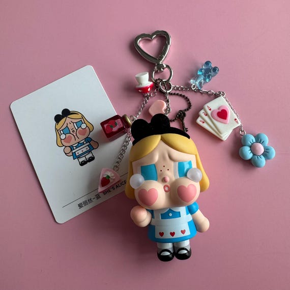 キーホルダー・アクリルキーホルダー CRYBABY Crying Again SHE'S ALICE popmart 良好品】 Crying Baby Cry MART Alice-POP She's Again Plus