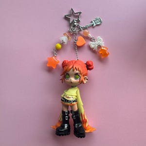 Véritable POP MART Lil Peach Riot : Chargement en cours ! Série - Gigi-Fire - Porte-clés fait main avec boîte, carte et breloques - Figurine en vinyle