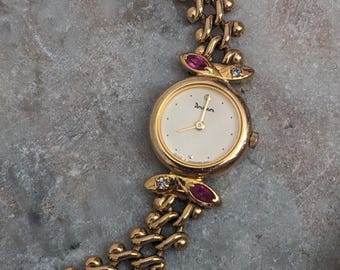 Vintage Dana Orient zierliche winzige Zifferblatt goldfarbene Armbanduhr rosa & weiße Edelsteine