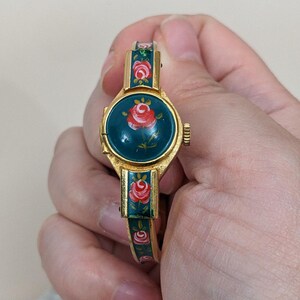 FLAW Vintage Chandler Gold Tone Peek a boo Watch Green Enamel Red Florals image 6