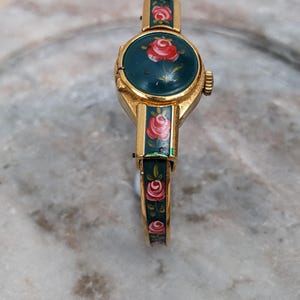 FLAW Vintage Chandler Gold Tone Peek a boo Watch Green Enamel Red Florals image 4