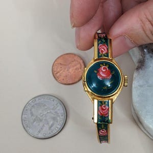 FLAW Vintage Chandler Gold Tone Peek a boo Watch Green Enamel Red Florals image 10