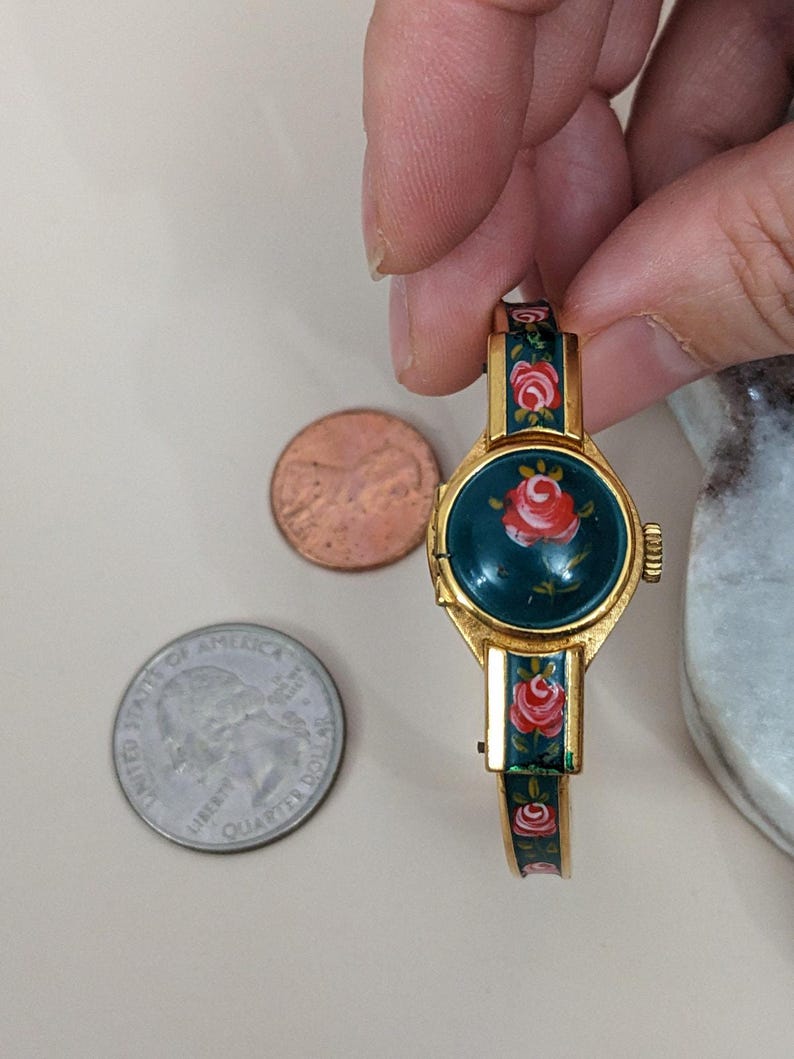 FLAW Vintage Chandler Gold Tone Peek a boo Watch Green Enamel Red Florals image 10