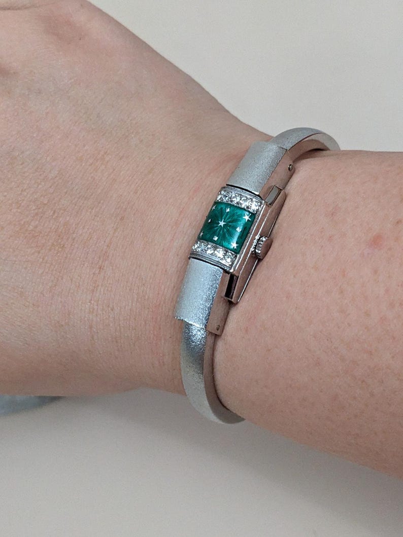 Vintage Chandler Silver Tone Peek a boo Watch Green Enamel Star White Gem Accent image 10