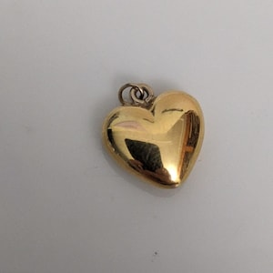 Estate 14k Yellow Gold Unmarked Hollow Puffy Mini Heart Charm