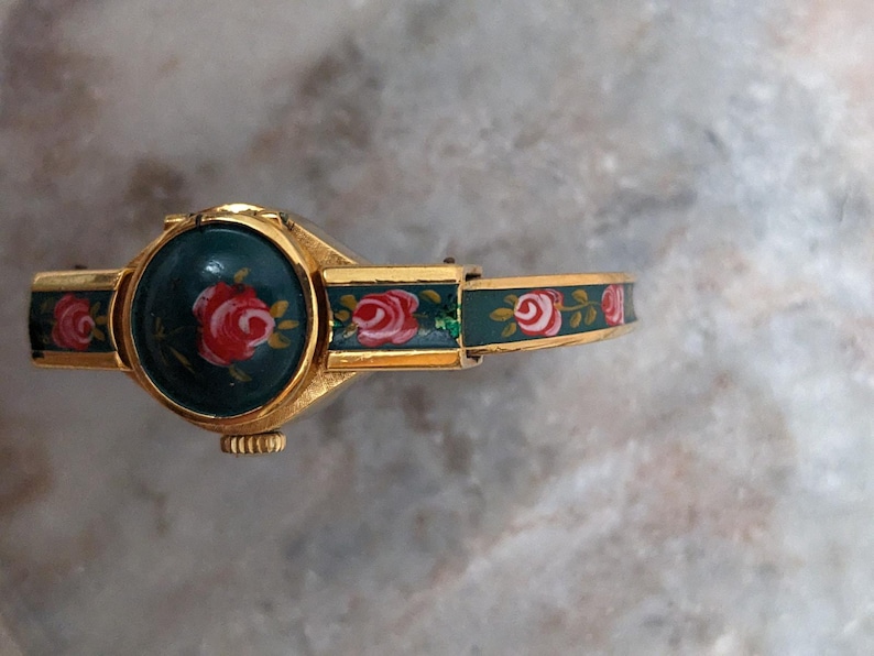 FLAW Vintage Chandler Gold Tone Peek a boo Watch Green Enamel Red Florals image 5