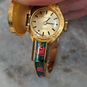 FLAW Vintage Chandler Gold Tone Peek a boo Watch Green Enamel Red Florals image 7
