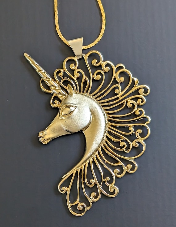Gorgeous Vintage Gold Tone Unicorn Pendant Necklac