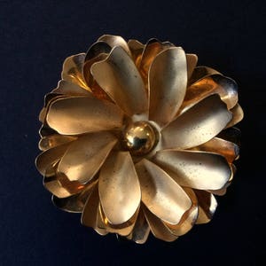 Vintage 60&#39;s Gold Washed Floral Brooch Pin, 3D Petals, Large