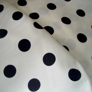 Tissu rayonne-nylon vintage des années 60, milieu du siècle, blanc à grands pois noirs 3 yards
