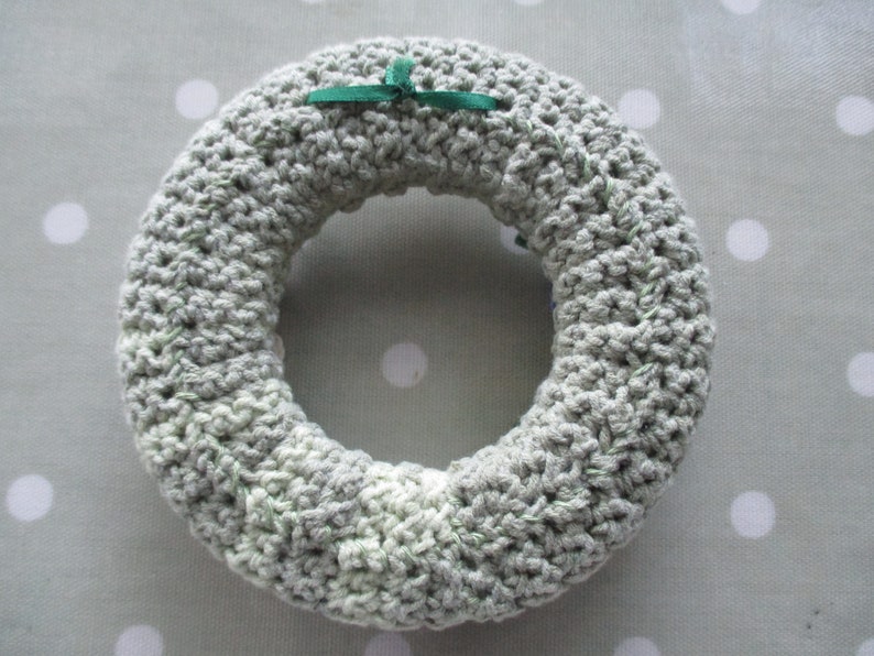 Crocheted pansyviola wreath